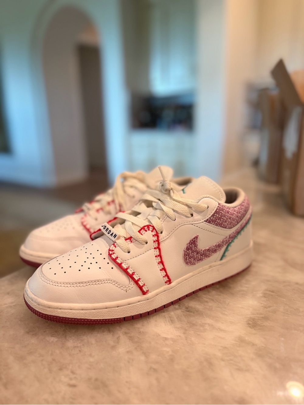 Nike Air Jordan 1 Low SE Knit DM9037-100 GS Size 7Y / Women’s 8.5 White Pink